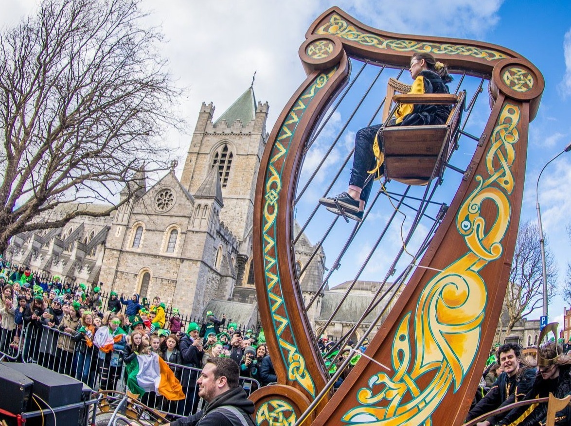 Bui Bolg St Patricks day parade giant harp float